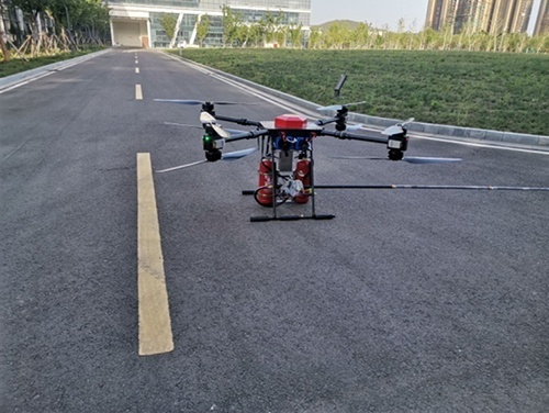 可以空中破玻璃，喷干粉的消防无人机，助力高层建筑救援