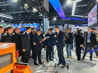 中国国际应急展快讯：应急管理部部长王祥喜了解凌天智能乐动手机官方网站_乐动（中国）
集团无人化乐动手机官方网站_乐动（中国）
创新与应用情况！